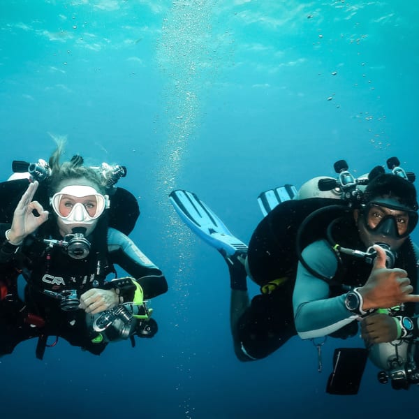 Janean SSI Extended Range Instructor Trainer on a fun dive around Utila, Honduras on twinset